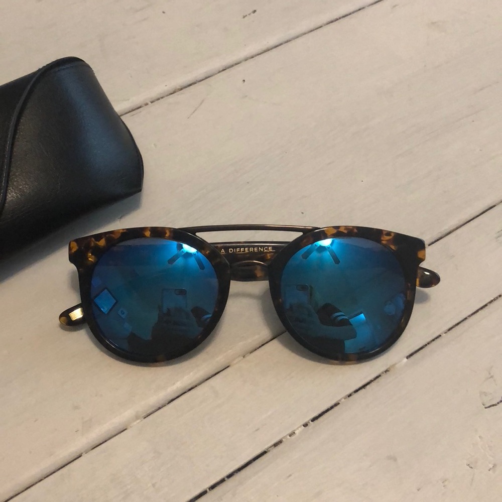 Brown tortoise Diff Eyewear with blue lens